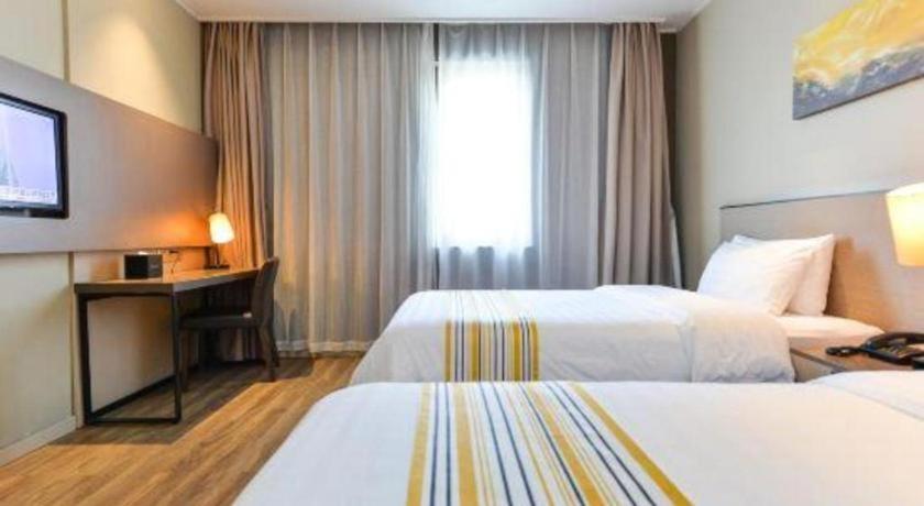 Home Inn Plus Shanghai Pudong Airport Chuansha Branch מראה חיצוני תמונה