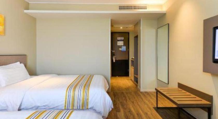 Home Inn Plus Shanghai Pudong Airport Chuansha Branch מראה חיצוני תמונה